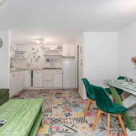 In With Kitchen Apartment *